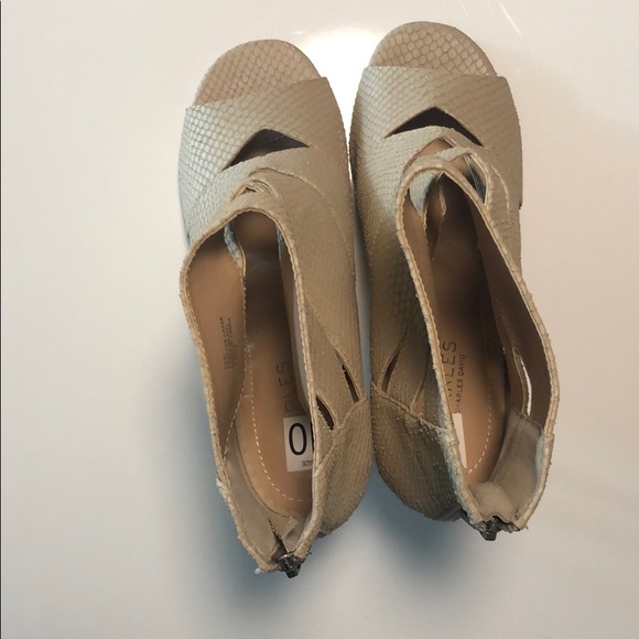 Faux Snakeskin Open Toes Heels- never worn!! - Picture 5 of 5